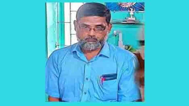 কুমিল্লায় ছাত্রকে দিয়ে এসএসসির খাতা মূল্যায়ন ছাত্র...
