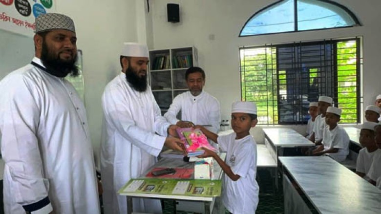 লালমাইতে প্রকল্প পরিদর্শনে মাওলানা ডক্টর মিজানুর র...
